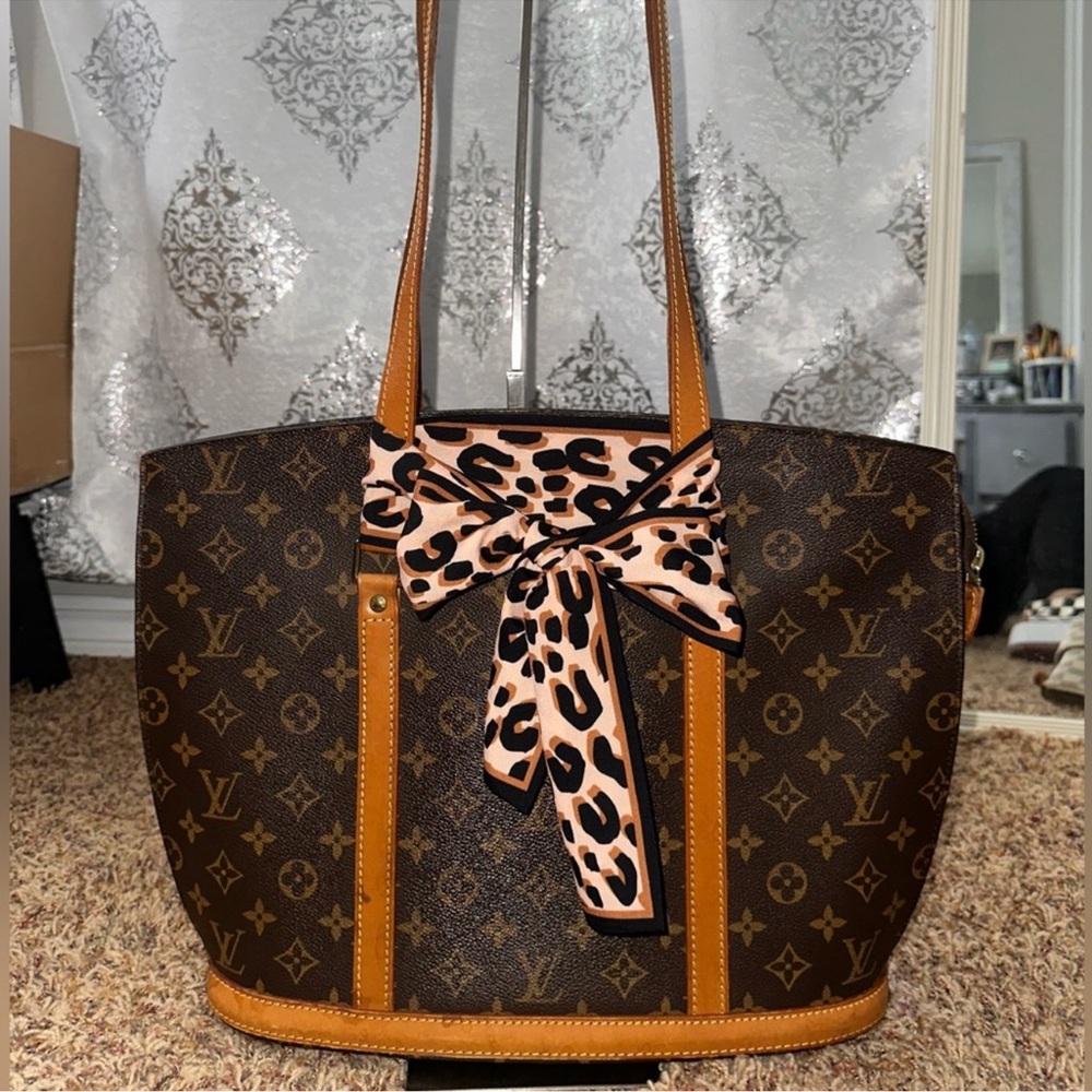 Louis Vuitton Tote Bag. Authentic. Good Condition. Wear spots are shown in photo